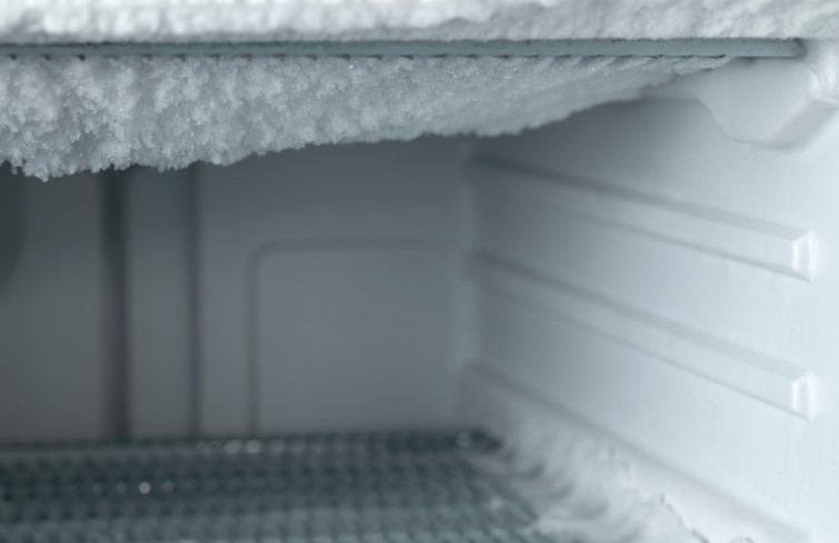How to Defrost Fridge Freezer Without Turning it Off?