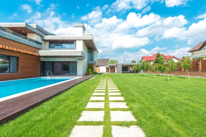 When to Scarify Lawn