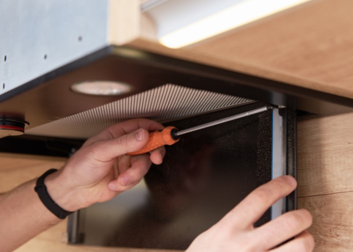 How to Clean a Metal Mesh Cooker Hood Filter