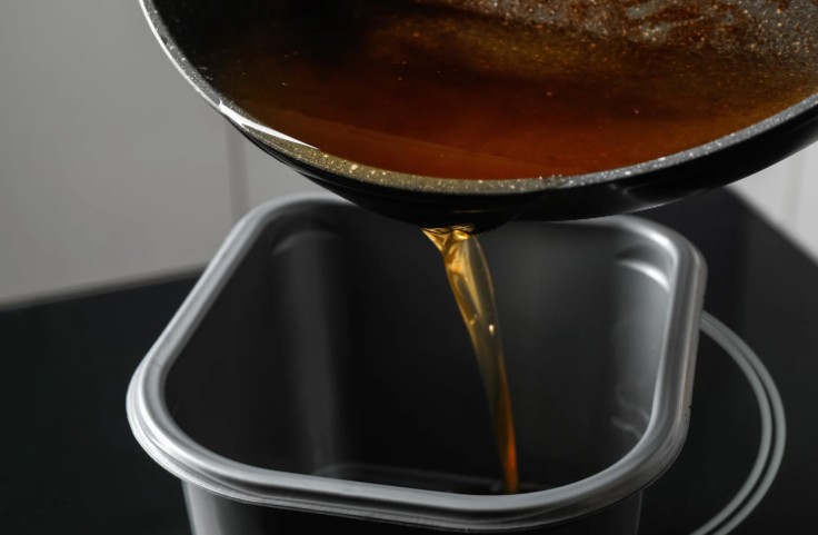 How to Dispose of Cooking Oil from Deep Fryer